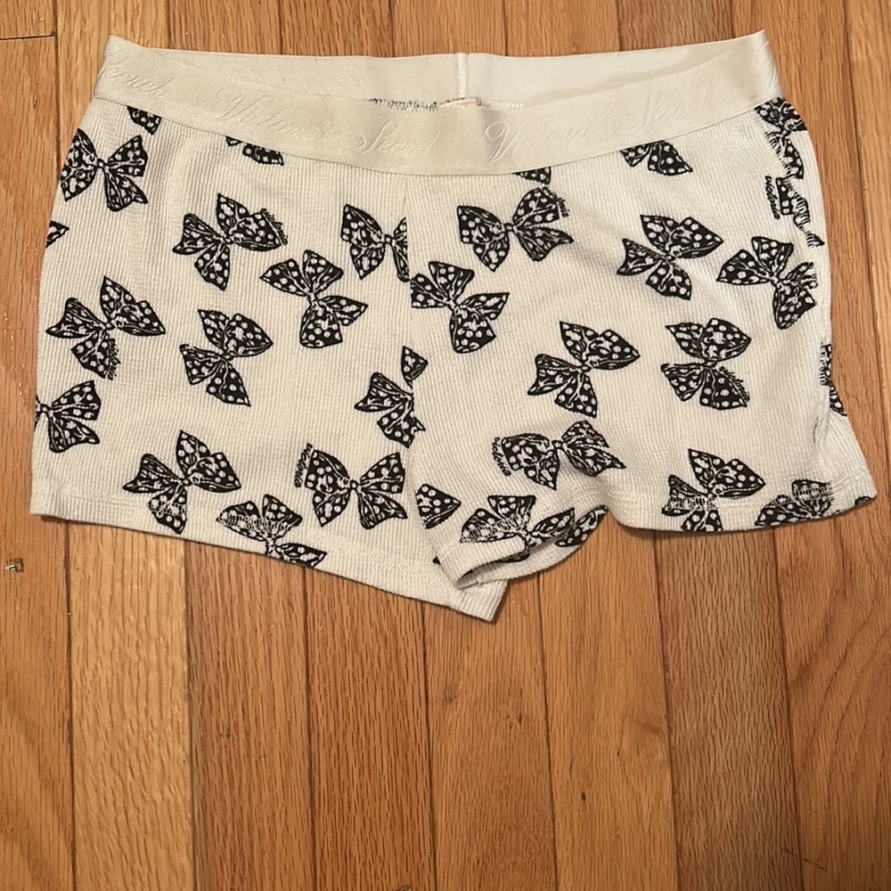 Victoria’s Secret Thermal PJ short set - Picture 4 of 5